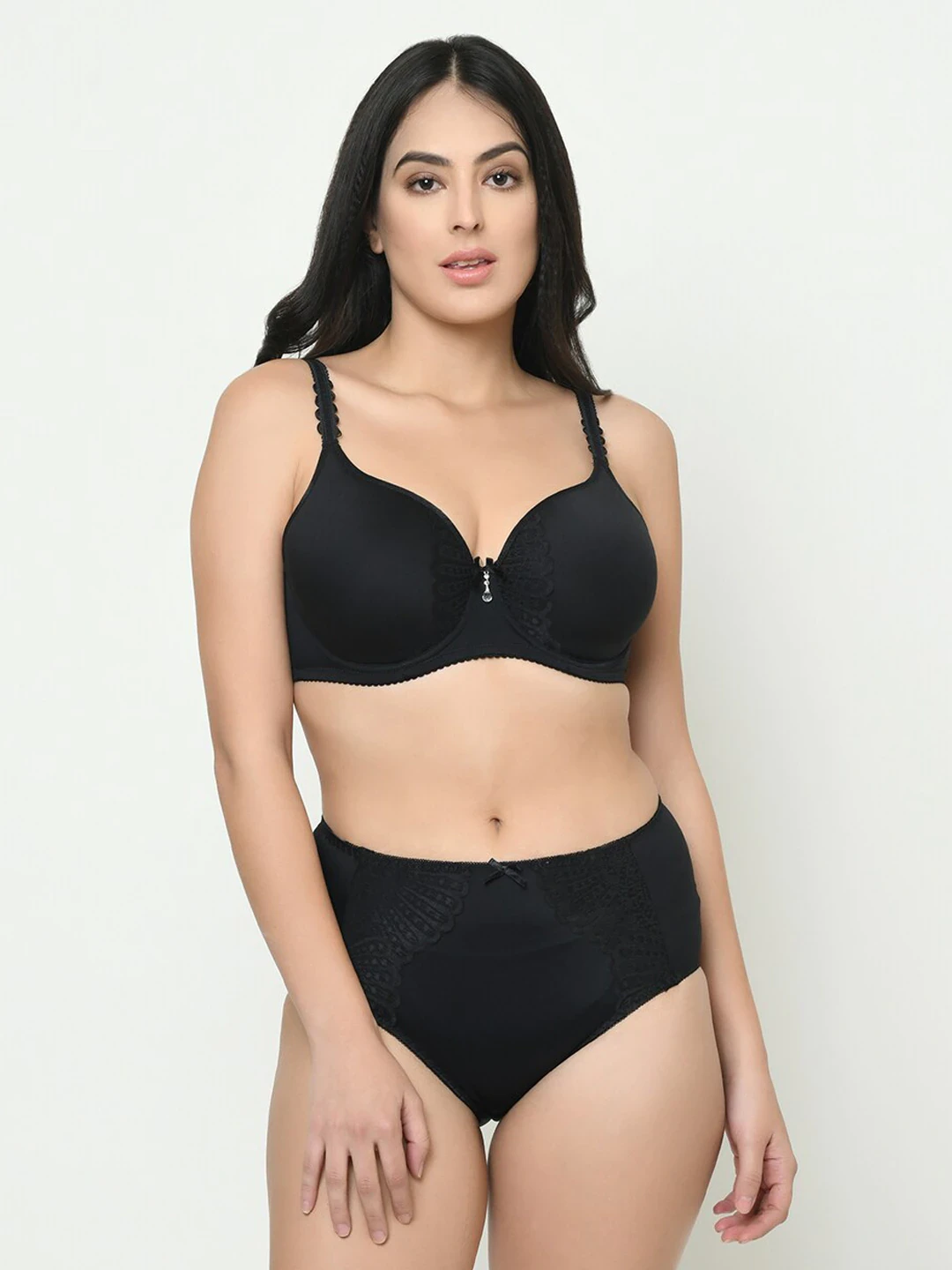Women Black Solid Lace Plus Size Seamless Lingerie Set